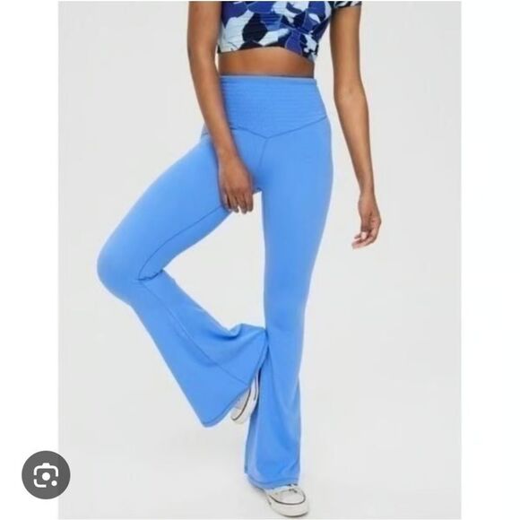 Offline By Aerie Blue Flare Leggings With Scrunchie Waist Size Large - Picture 1 of 12